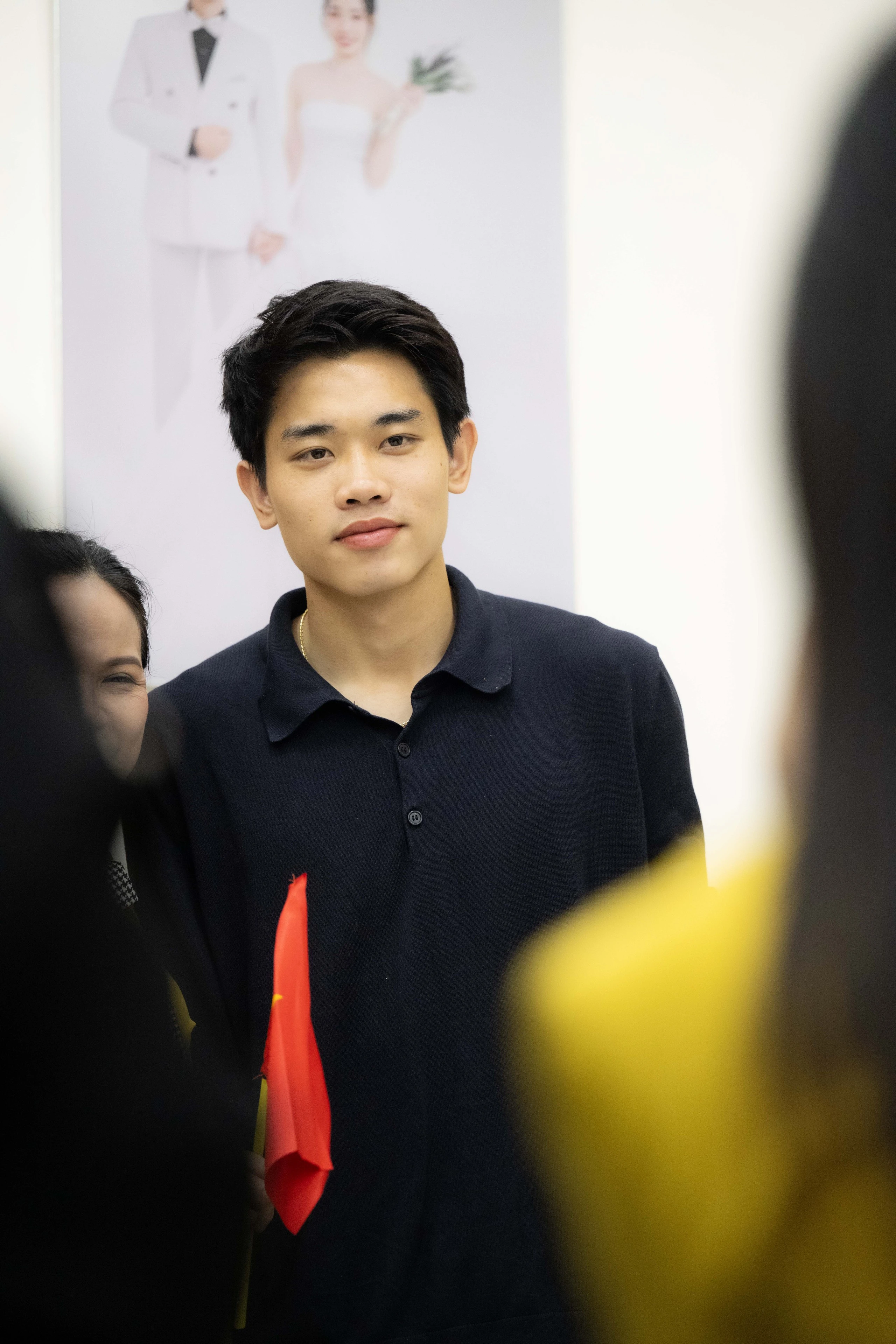 Đình Bắc gây sốt với visual sáng bừng: Trên sân là vua phá lưới, về làng mở tiệc là hotboy vạn người mê - Hình 4