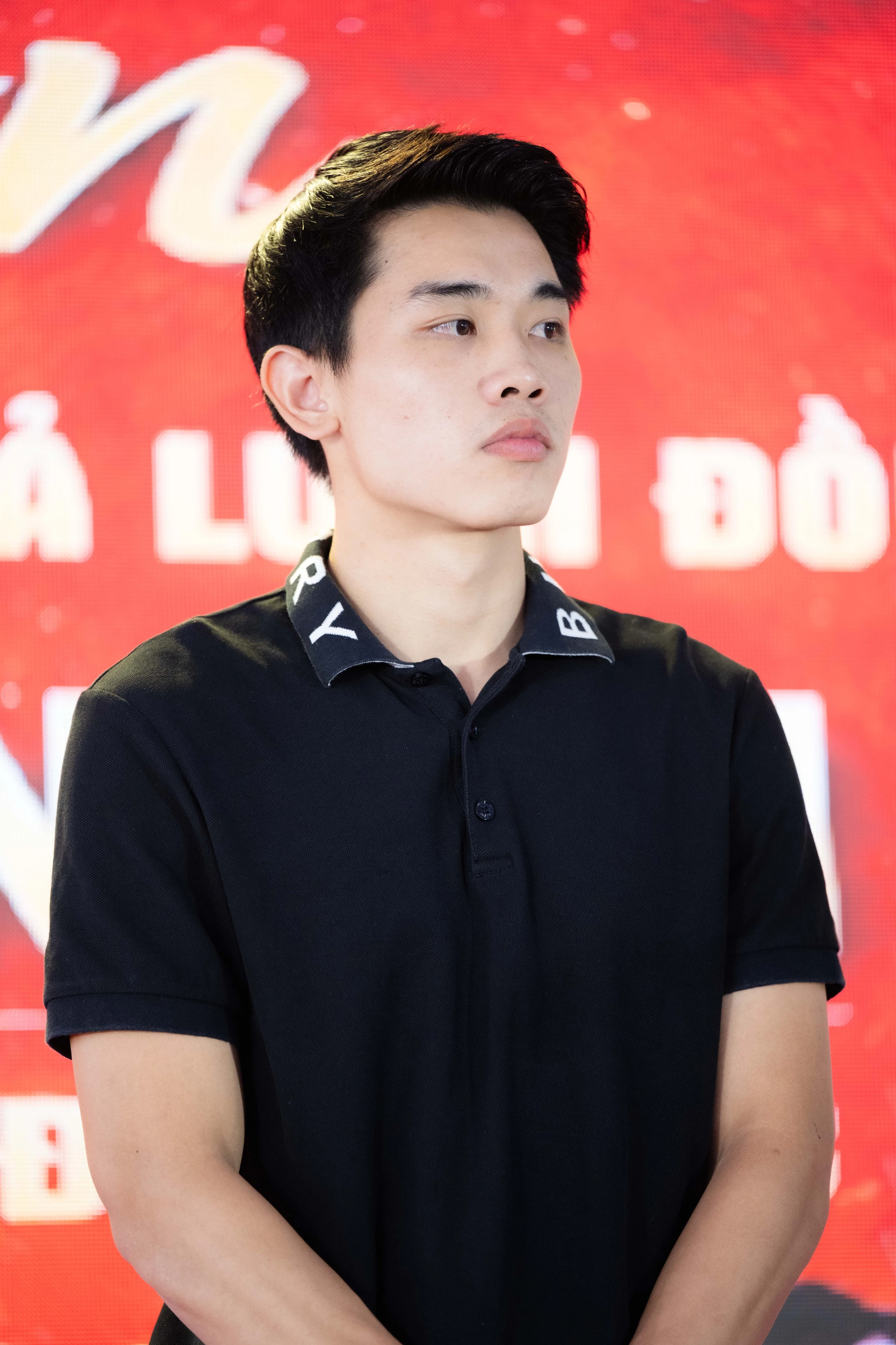 Đình Bắc gây sốt với visual sáng bừng: Trên sân là vua phá lưới, về làng mở tiệc là hotboy vạn người mê - Hình 2