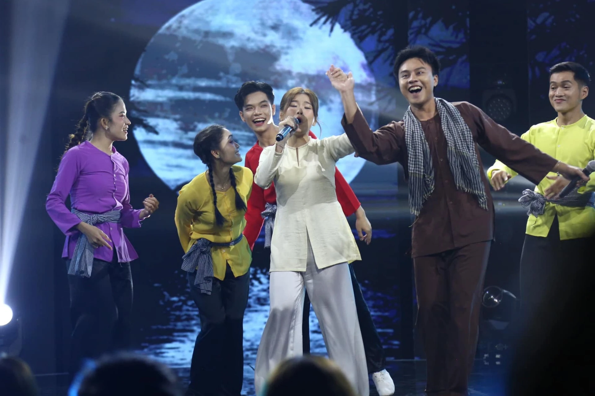 Cảnh hậu trường của Thanh Thanh &ndash; H&igrave;nh 3