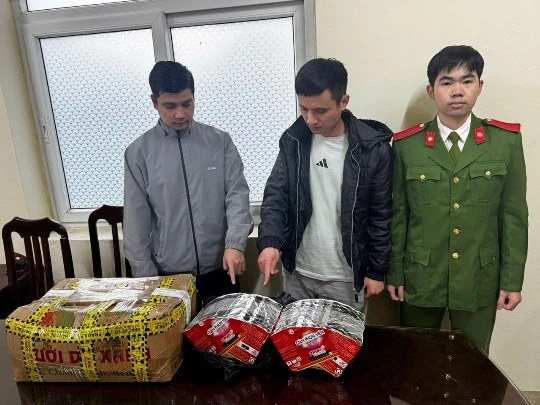 Công an Hà Nội liên tiếp phát hiện các vụ buôn bán, tàng trữ pháo nổ - Hình 1