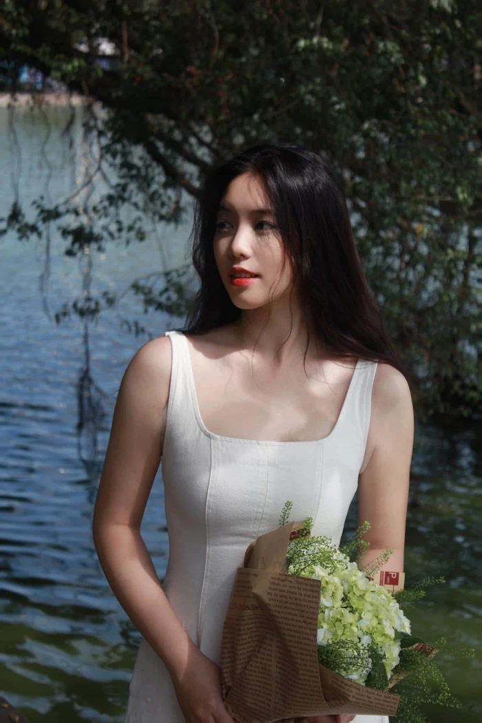 Ảnh đời thường của Á hậu 2k3 được Đình Bắc liếc mắt đang gây xôn xao - Hình 2