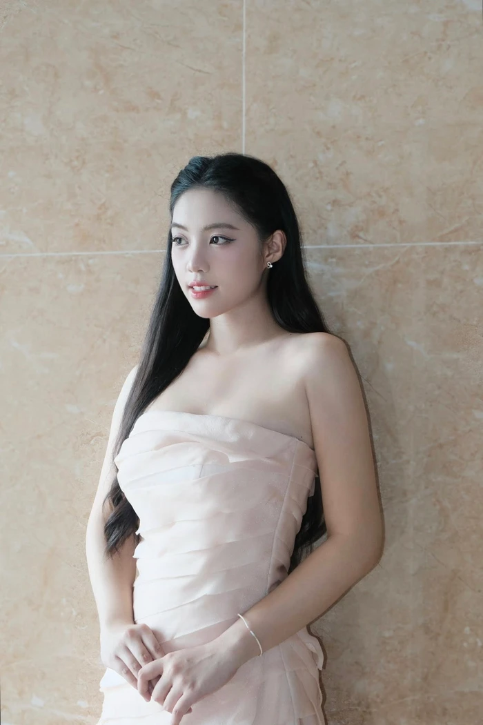 Ảnh đời thường của Á hậu 2k3 được Đình Bắc liếc mắt đang gây xôn xao - Hình 5