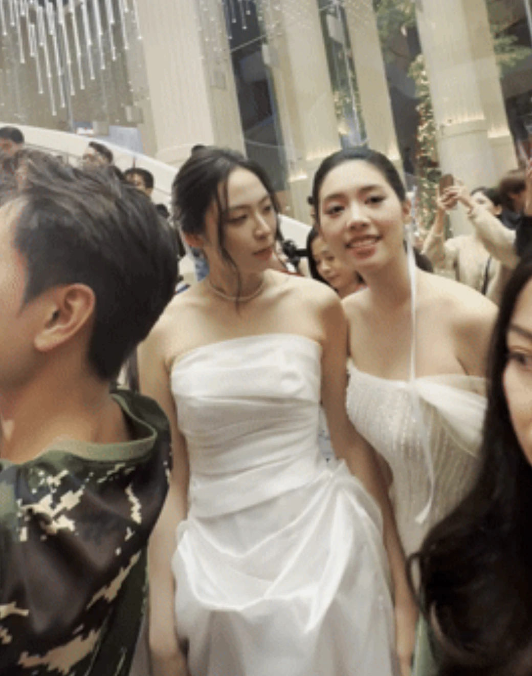 Đình Bắc thái độ lạ với Á hậu Châu Anh, visual đẹp như phim, fan khen xứng đôi - Hình 2