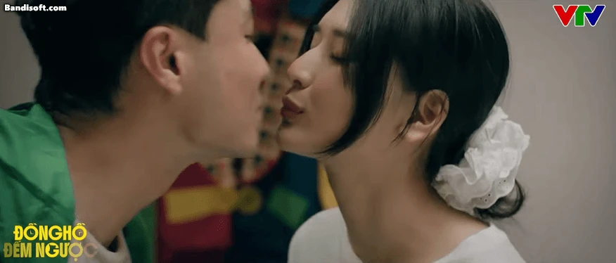 Phát ngượng với phim Việt giờ vàng nhiều cảnh hôn nhất trên đời, nam chính đẹp thôi rồi luôn đấy - Hình 3