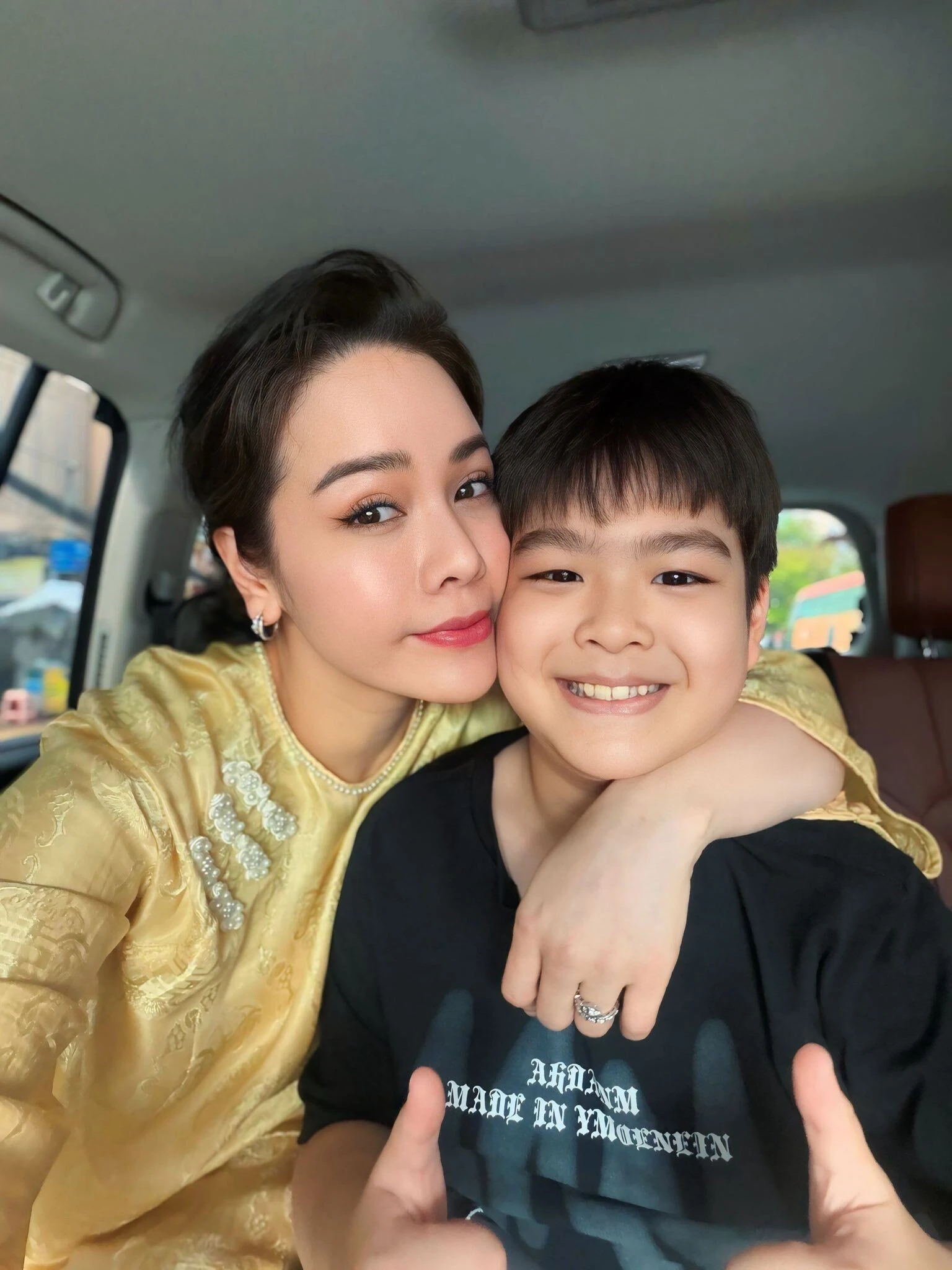 Con gái Nhật Kim Anh 1 tuổi đã kế nghiệp của mẹ, được anh trai tặng quà khủng - Hình 4