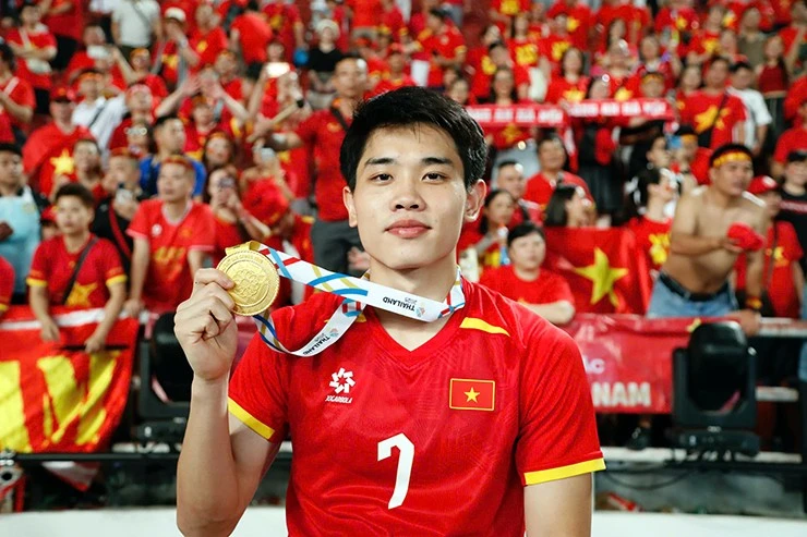 Đình Bắc gặp biến khi tranh vẽ mang đi đấu giá 10 triệu, CĐM tranh cãi dữ dội? - Hình 6