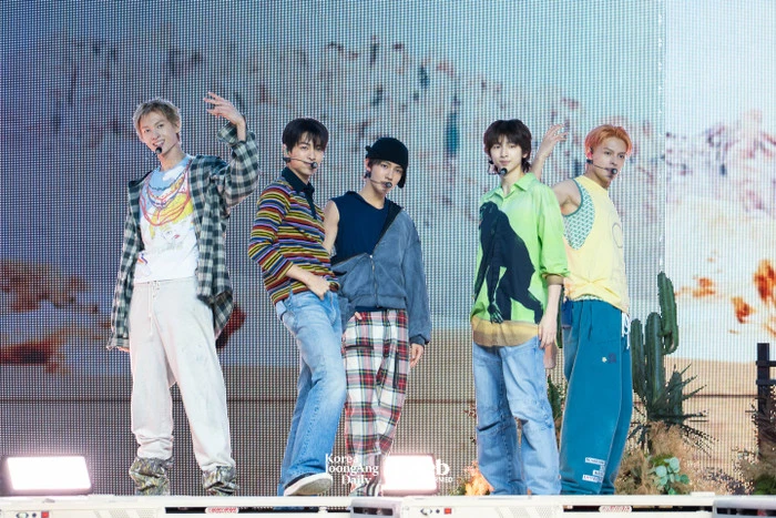 Hai nhóm nhạc tân binh đang phá vỡ khuôn mẫu Kpop truyền thống - Hình 5