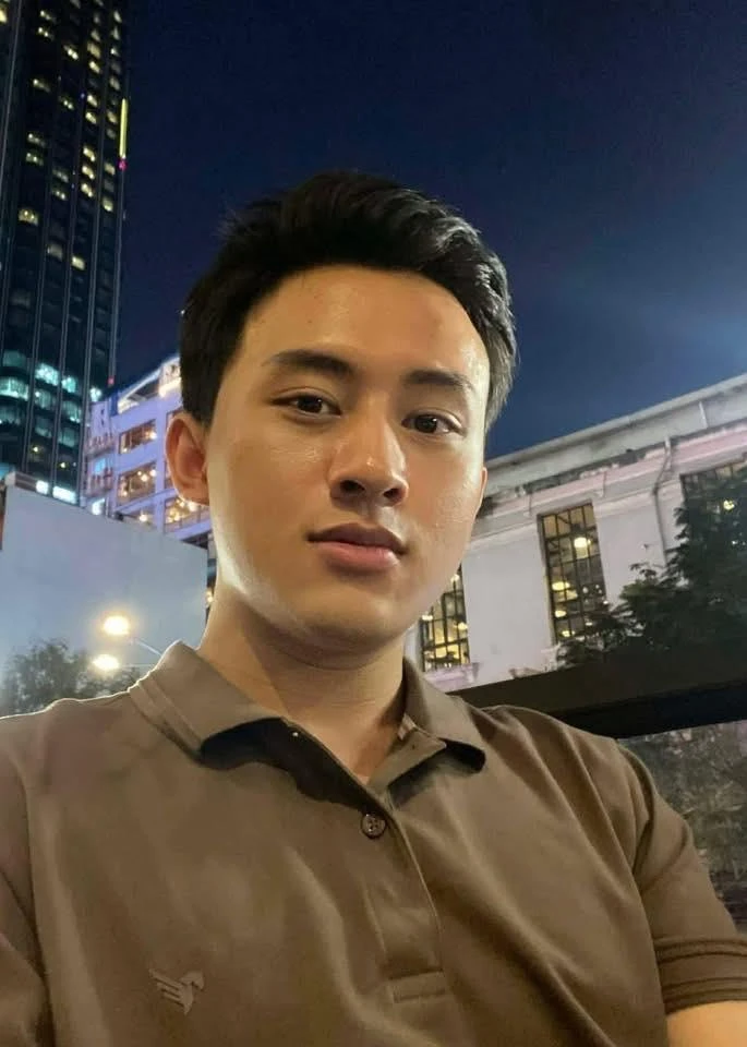 Ngỡ ngàng với thân thế thật gây sốc của cán bộ ngoại giao gặp nạn trước nhà - Hình 3