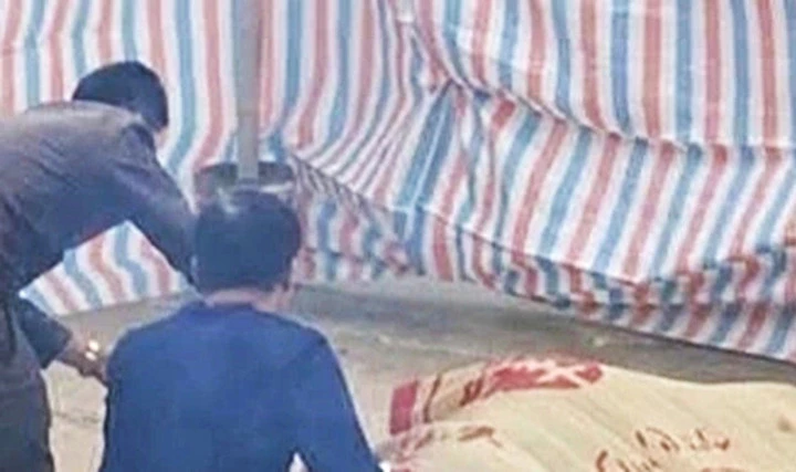 Ngỡ ngàng với thân thế thật gây sốc của cán bộ ngoại giao gặp nạn trước nhà - Hình 1