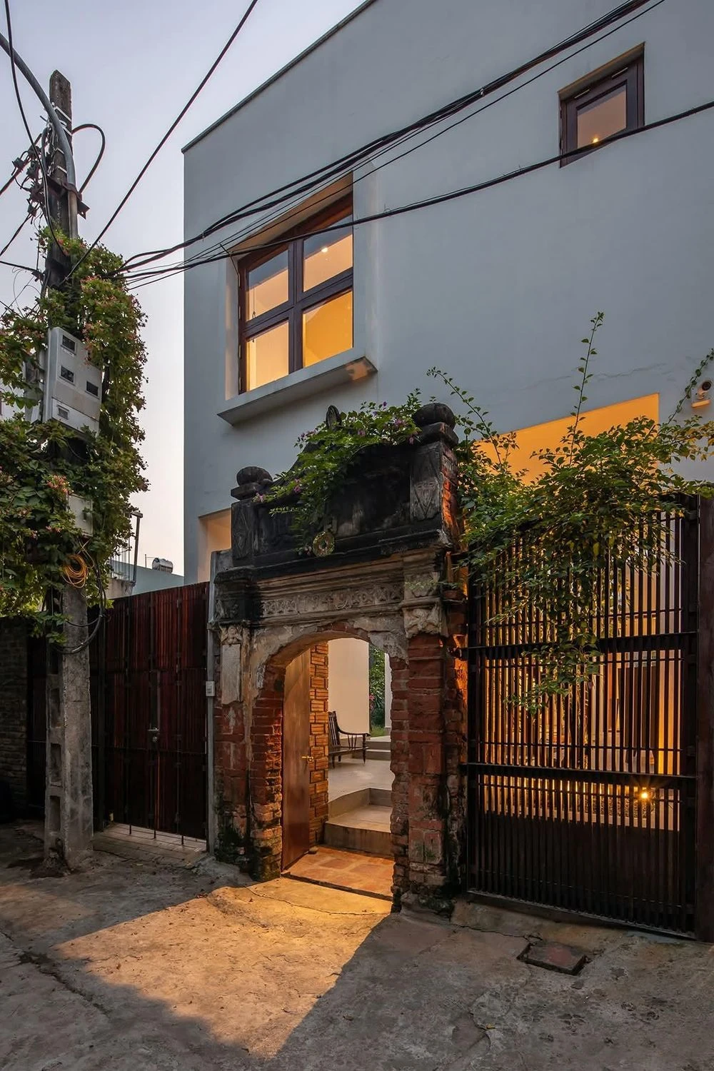 Ngôi nhà với chiếc cổng đặc biệt ở làng Ngọc Hồi - Hình 2