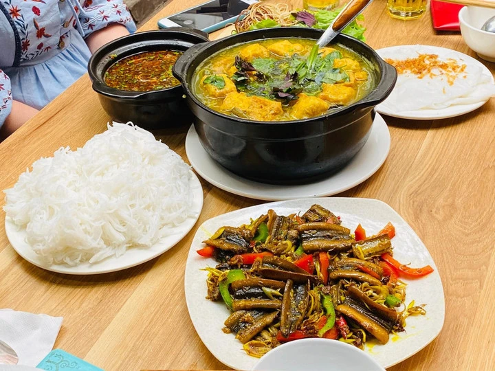 Cách làm 3 món lươn Nghệ An tuyệt ngon: Lươn om, lươn nướng, lươn viên - Hình 1