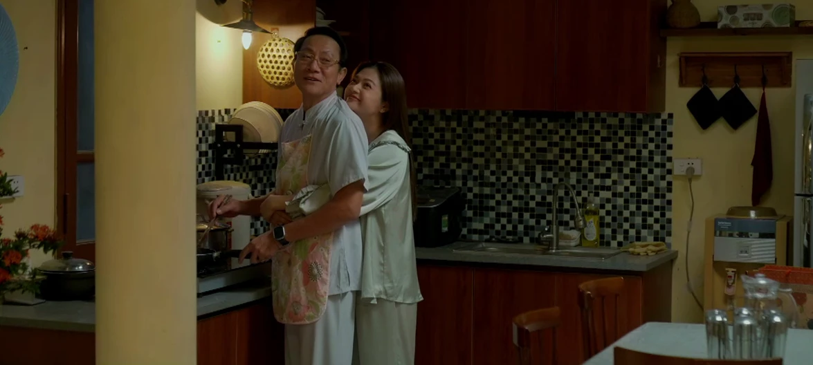 Gia đình trái dấu - Tập 17: Gia đình Dương đưa tên biến thái ra pháp luật - Hình 10 Gia đình trái dấu - Tập 17: Gia đình Dương đưa tên biến thái ra pháp luật - Hình 10