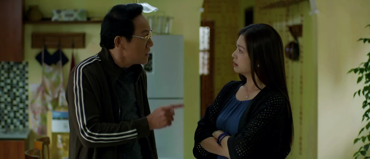 Gia đình trái dấu - Tập 17: Gia đình Dương đưa tên biến thái ra pháp luật - Hình 13 Gia đình trái dấu - Tập 17: Gia đình Dương đưa tên biến thái ra pháp luật - Hình 13