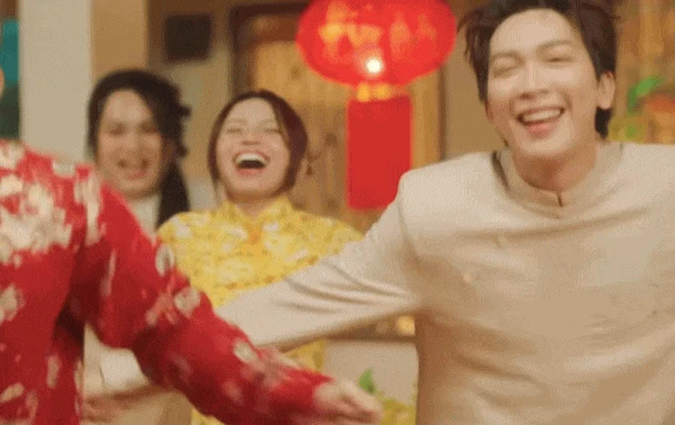 Cảnh MV thu h&uacute;t c&aacute;c sao v&agrave; TikToker