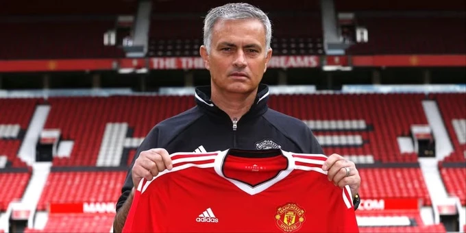 Jos&eacute; Mourinho nhận bồi thường Manchester United