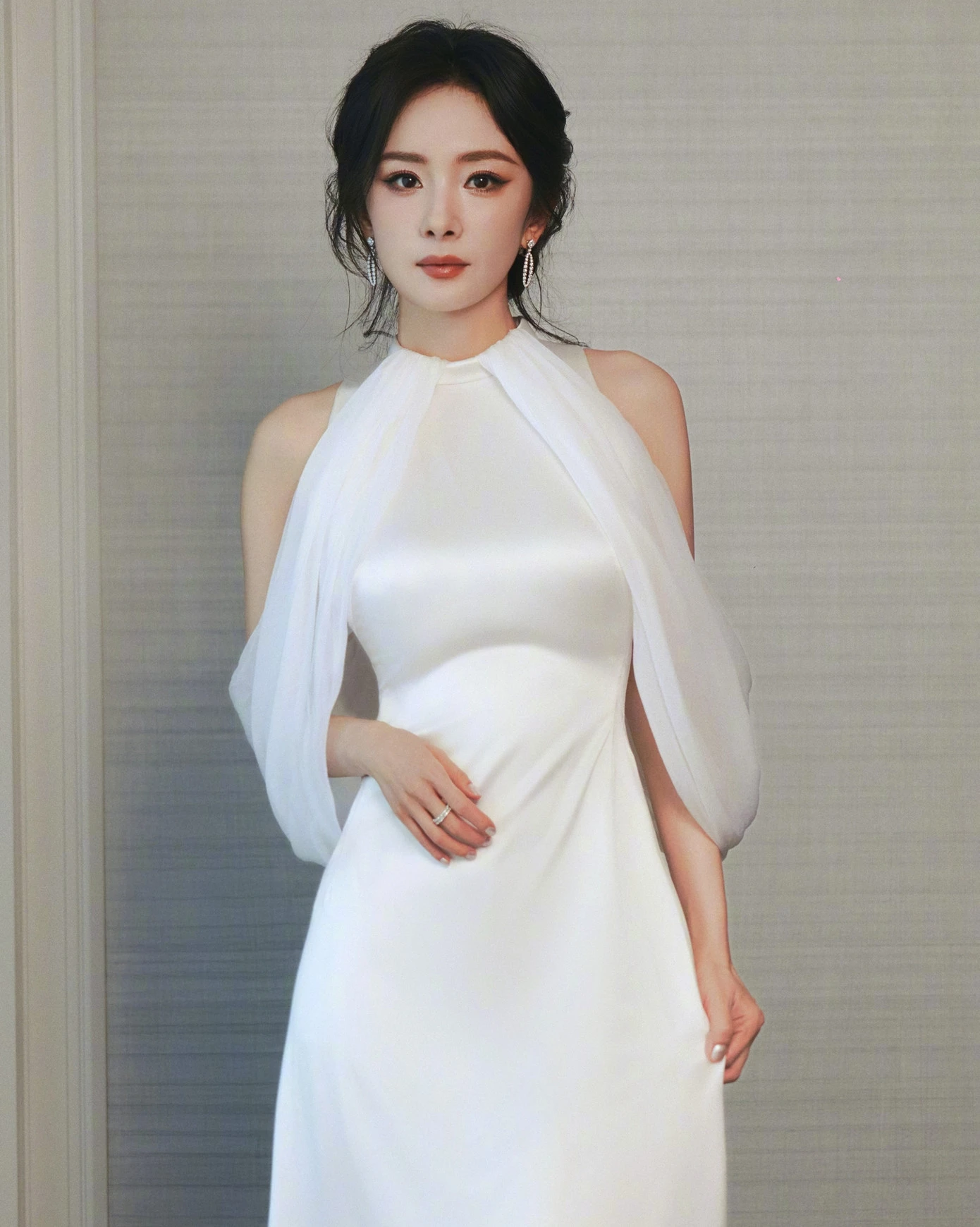 Dương Mịch tr&ecirc;n thảm đỏ, d&aacute;ng người gầy g&ograve; nổi bật