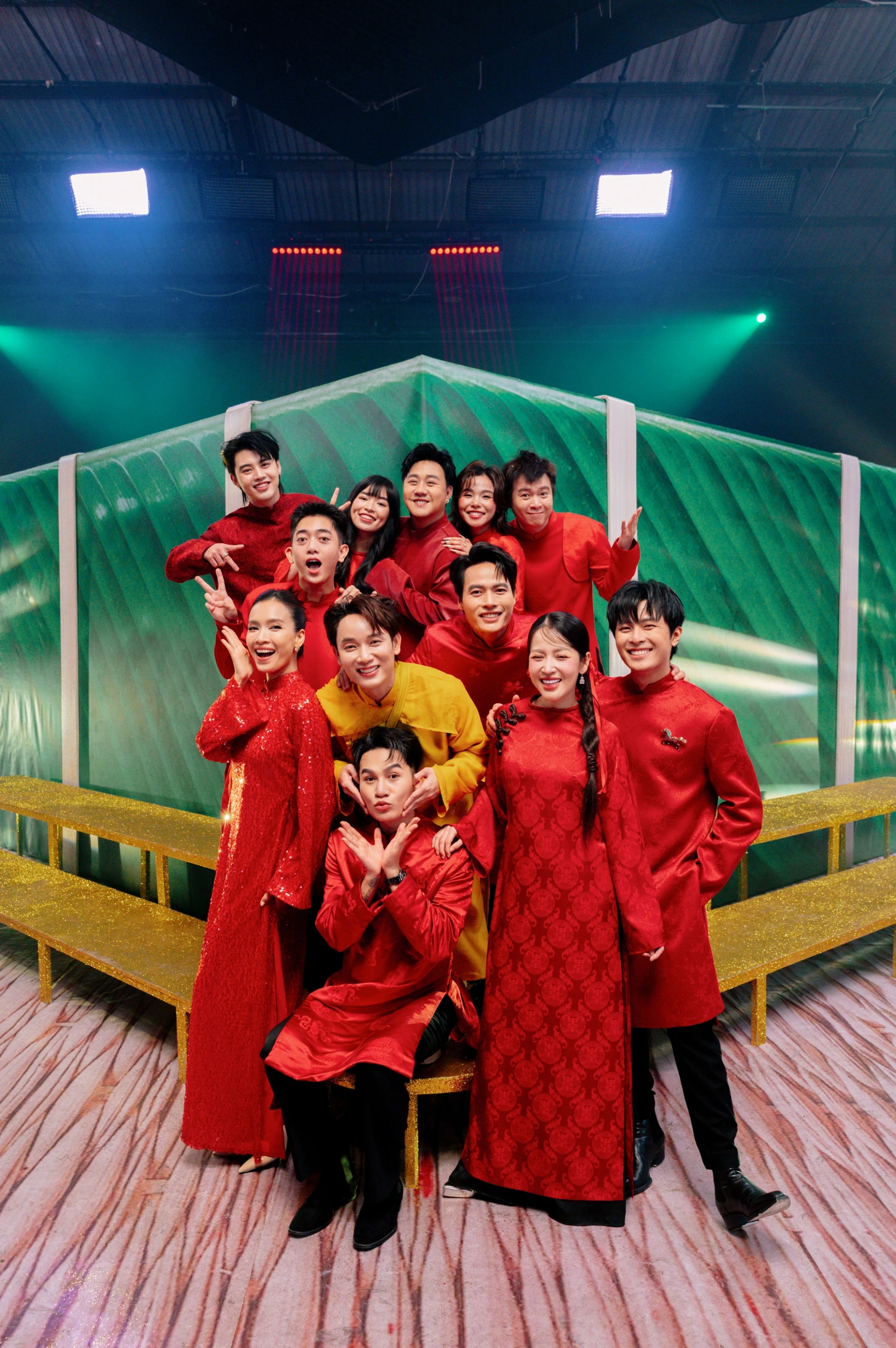 MV Tết Vạn Sự Như &Yacute; - h&igrave;nh 3: D&agrave;n nghệ sĩ tham gia