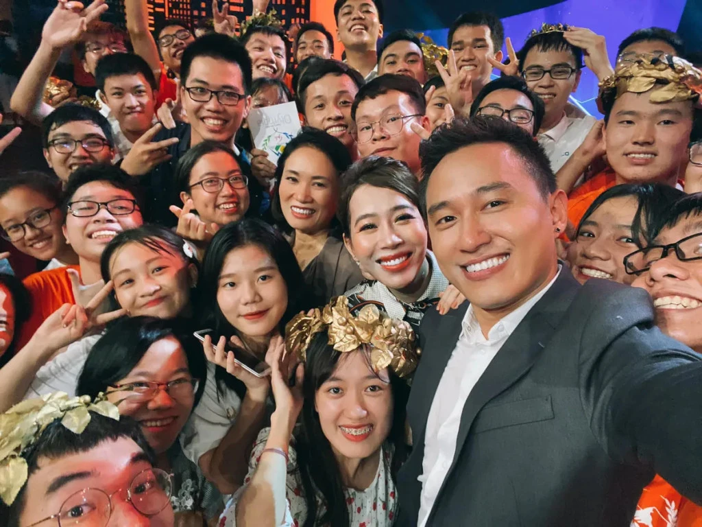 MC từng dẫn Đường Lên Đỉnh Olympia là Thủ khoa Đại học, giờ giữ vai trò quan trọng tại VTV, cùng con gái du lịch khắp thế giới - Hình 2