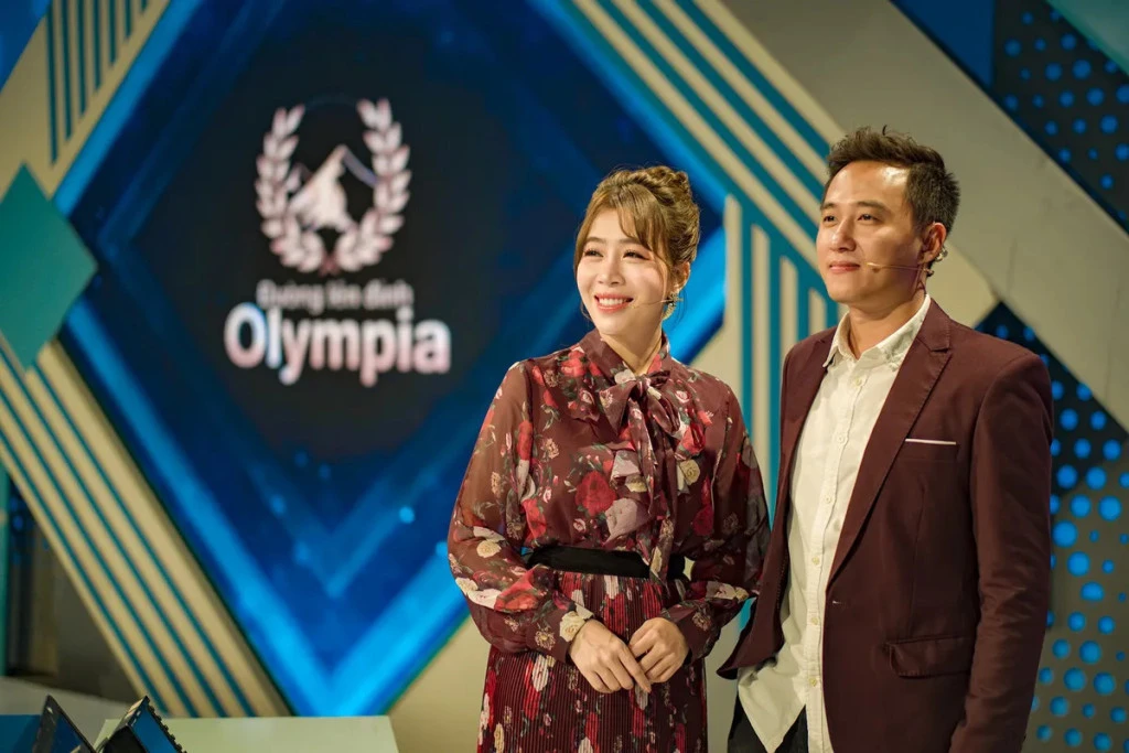 MC từng dẫn Đường Lên Đỉnh Olympia là Thủ khoa Đại học, giờ giữ vai trò quan trọng tại VTV, cùng con gái du lịch khắp thế giới - Hình 3