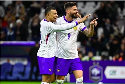 Olivier Giroud: Với tôi, Baresi hay Maldini chính là những người ngoài hành tinh - Hình 6