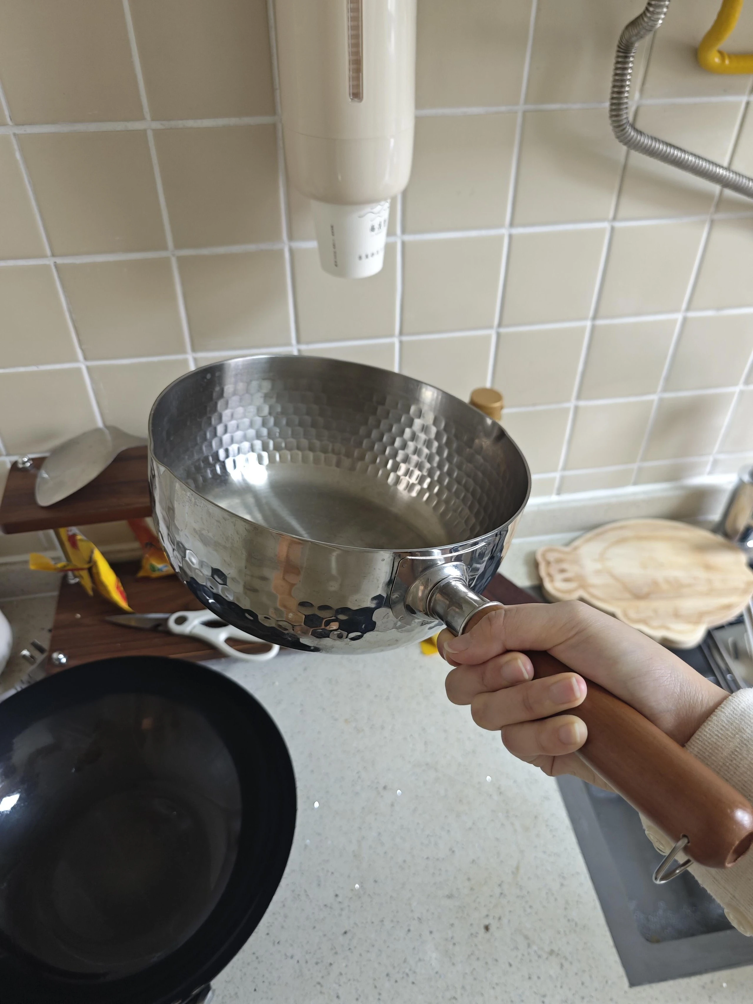 Dọn lại căn bếp tôi mới nhận ra: Nồi chảo mua cả đống nhưng thực ra chỉ cần 3 món là đủ - Hình 3