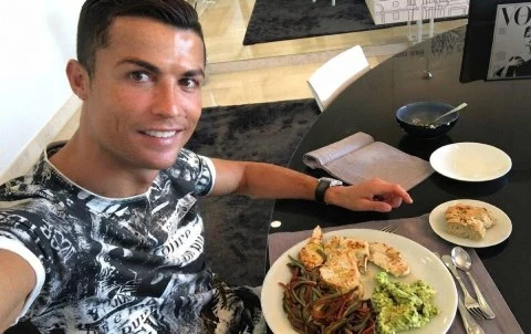 Ronaldo ăn gì mỗi ngày để giữ thể trạng ở tuổi 41? - Hình 1