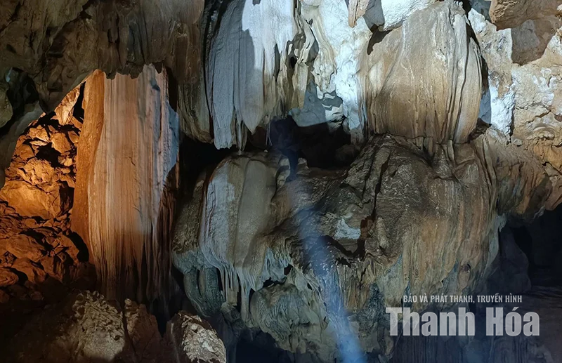 Chạm vào thế giới trong lòng đất - Hình 2