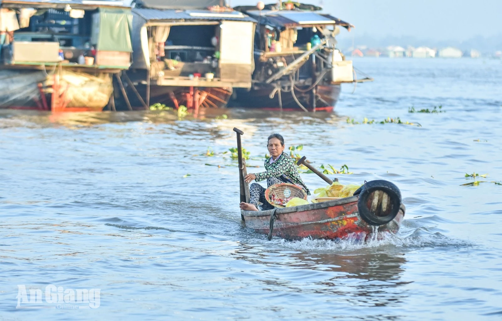Nhịp sống chợ nổi Long Xuyên - Hình 3