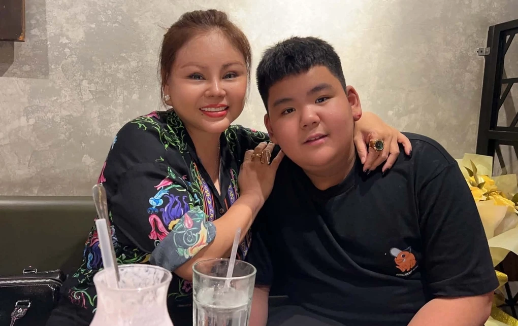 Con trai Lê Giang về nước sống với mẹ sau ba năm định cư Australia - Hình 1