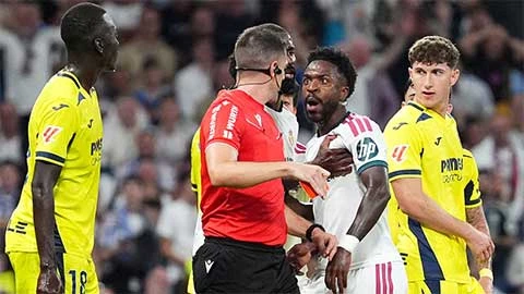 HLV Flick gửi thông điệp đến Real và Vinicius trước trận Barca gặp Galatasaray - Hình 2