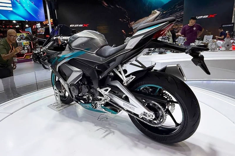 Môtô thể thao 4 xi lanh công suất 124 mã lực, giá hơn 130 triệu đồng - Hình 5