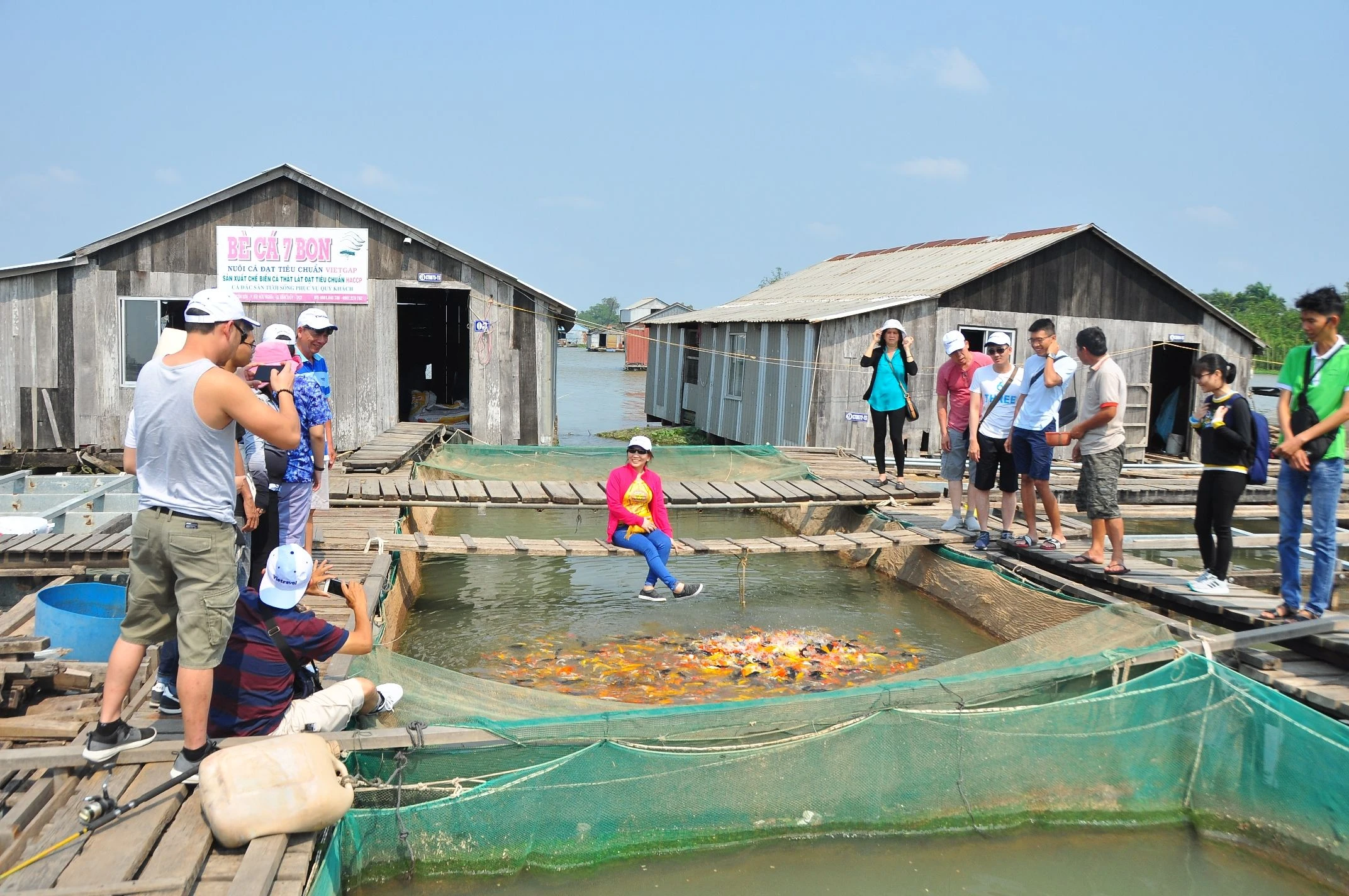 Tìm cách làm mới để thu hút khách - Hình 1