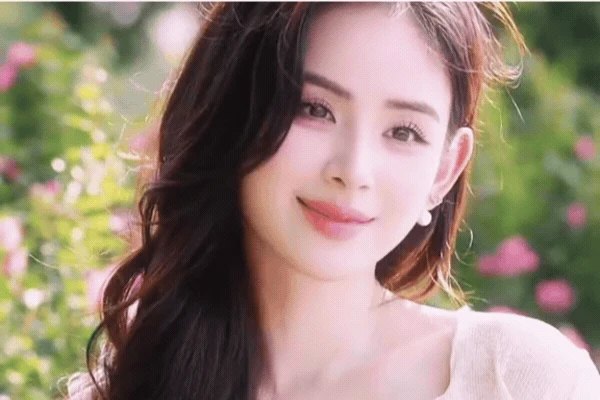 Dâu hào môn Việt có gương mặt tinh tuý, giống từ Kim Tae Hee - Lưu Diệc Phi đến Cổ Lực Na Trát - Hình 4