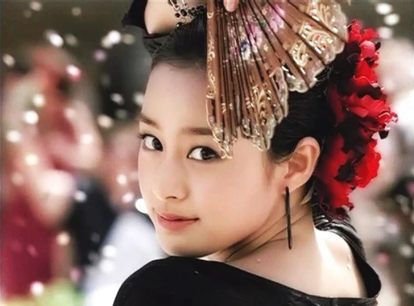 Kim Tae Hee bại lộ nhan sắc thật ở tuổi 46 - Hình 3