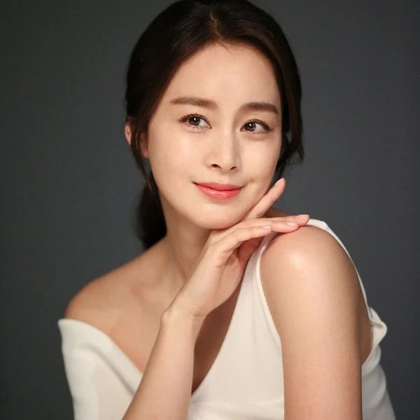 Kim Tae Hee bại lộ nhan sắc thật ở tuổi 46 - Hình 5