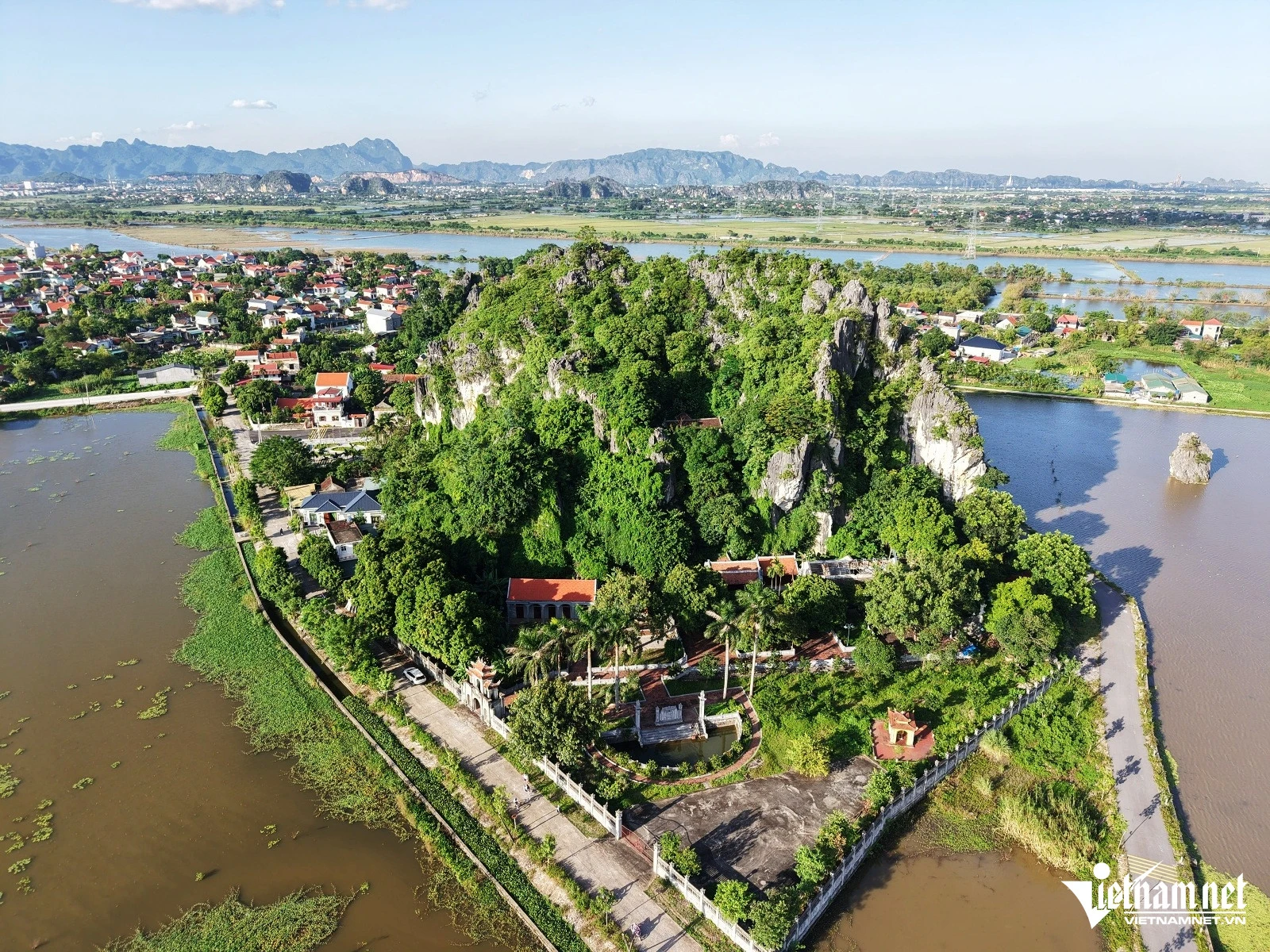 Ngôi chùa ẩn mình lưng chừng núi có bia đá cổ, từng là cơ sở hoạt động cách mạng - Hình 1