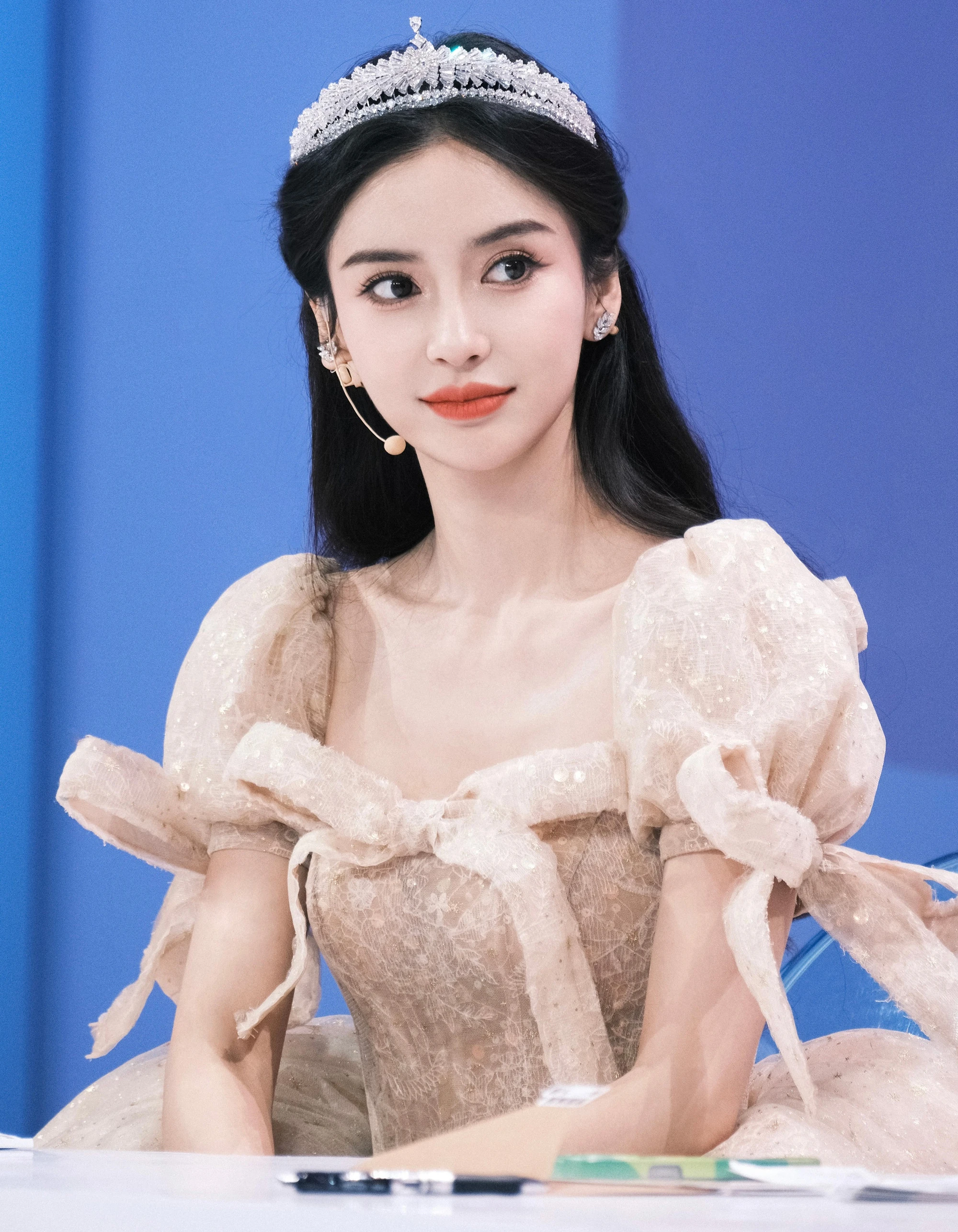 Những bức ảnh thẻ không thể tin nổi của Angelababy - Hình 2