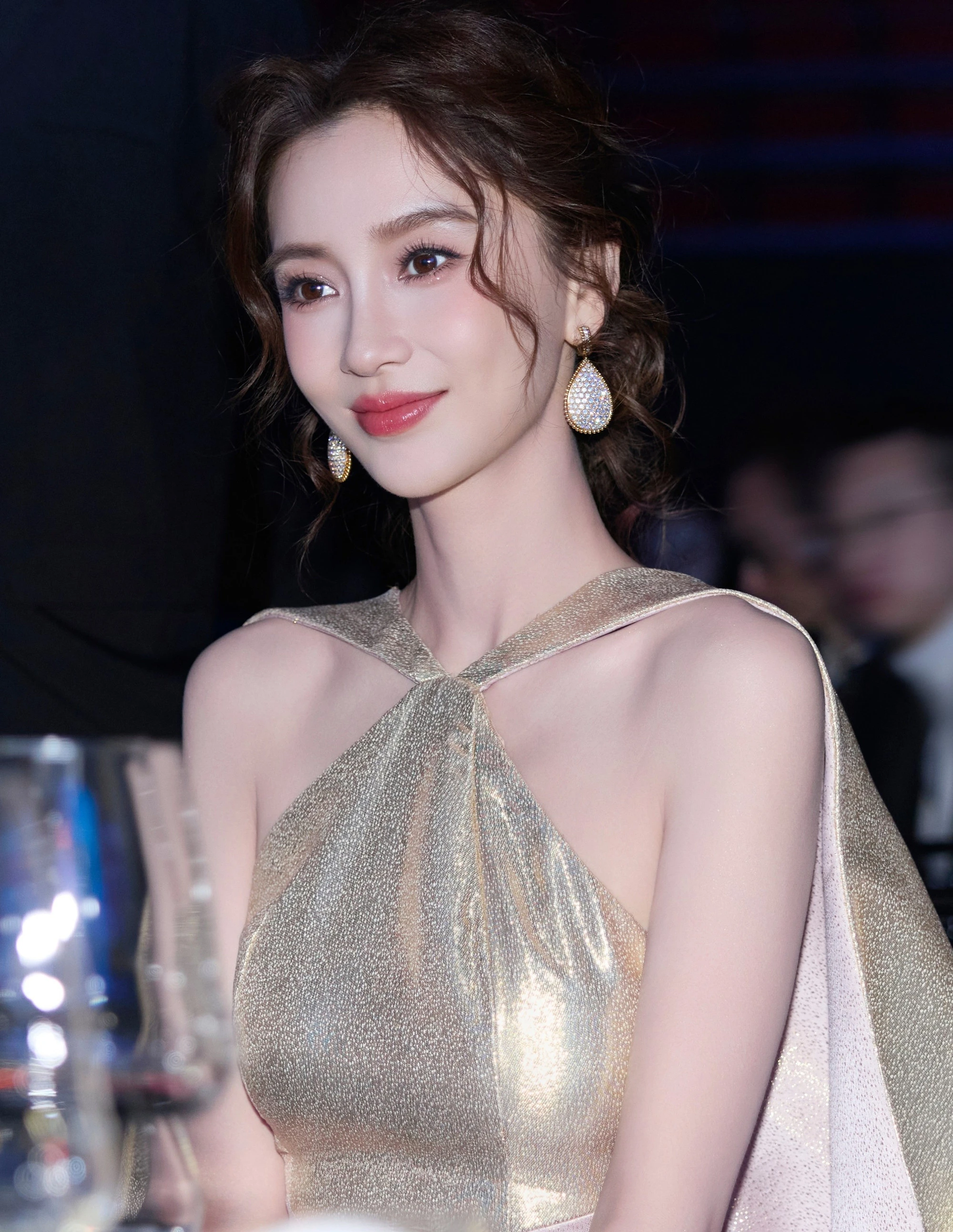 Những bức ảnh thẻ không thể tin nổi của Angelababy - Hình 6