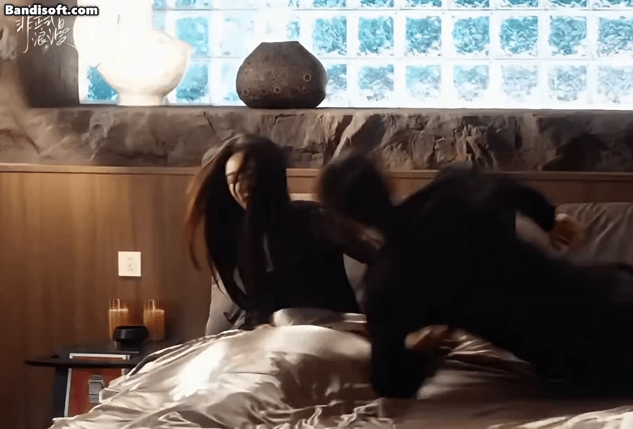Phim Trung Quốc đang viral vì cảnh 18 nóng như lửa: Nữ chính nửa kín nửa hở, đẹp dữ dội cưỡng không nổi - Hình 1