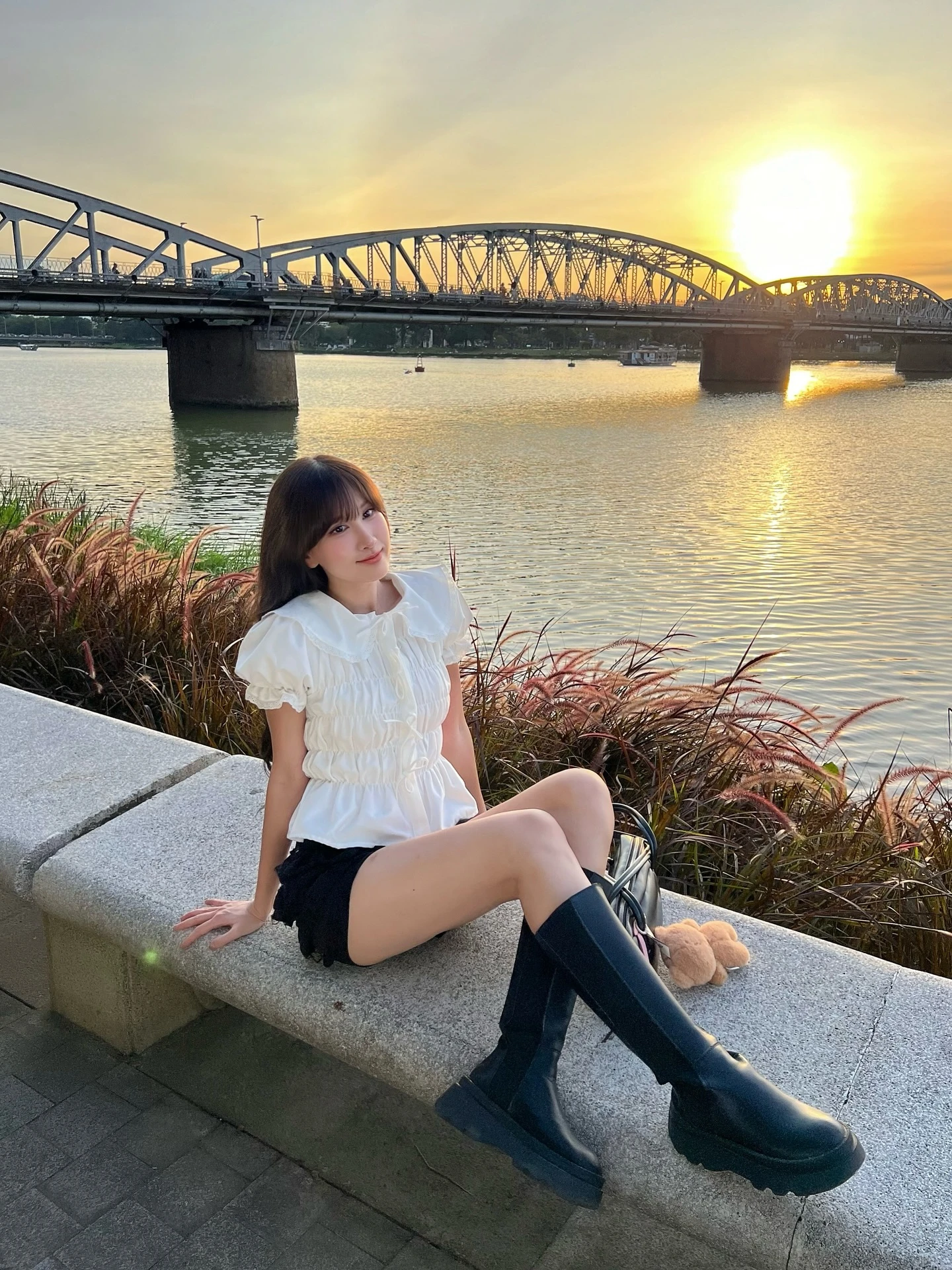 Áo bo chun vừa khoe eo thon, vừa tôn dáng - Hình 5