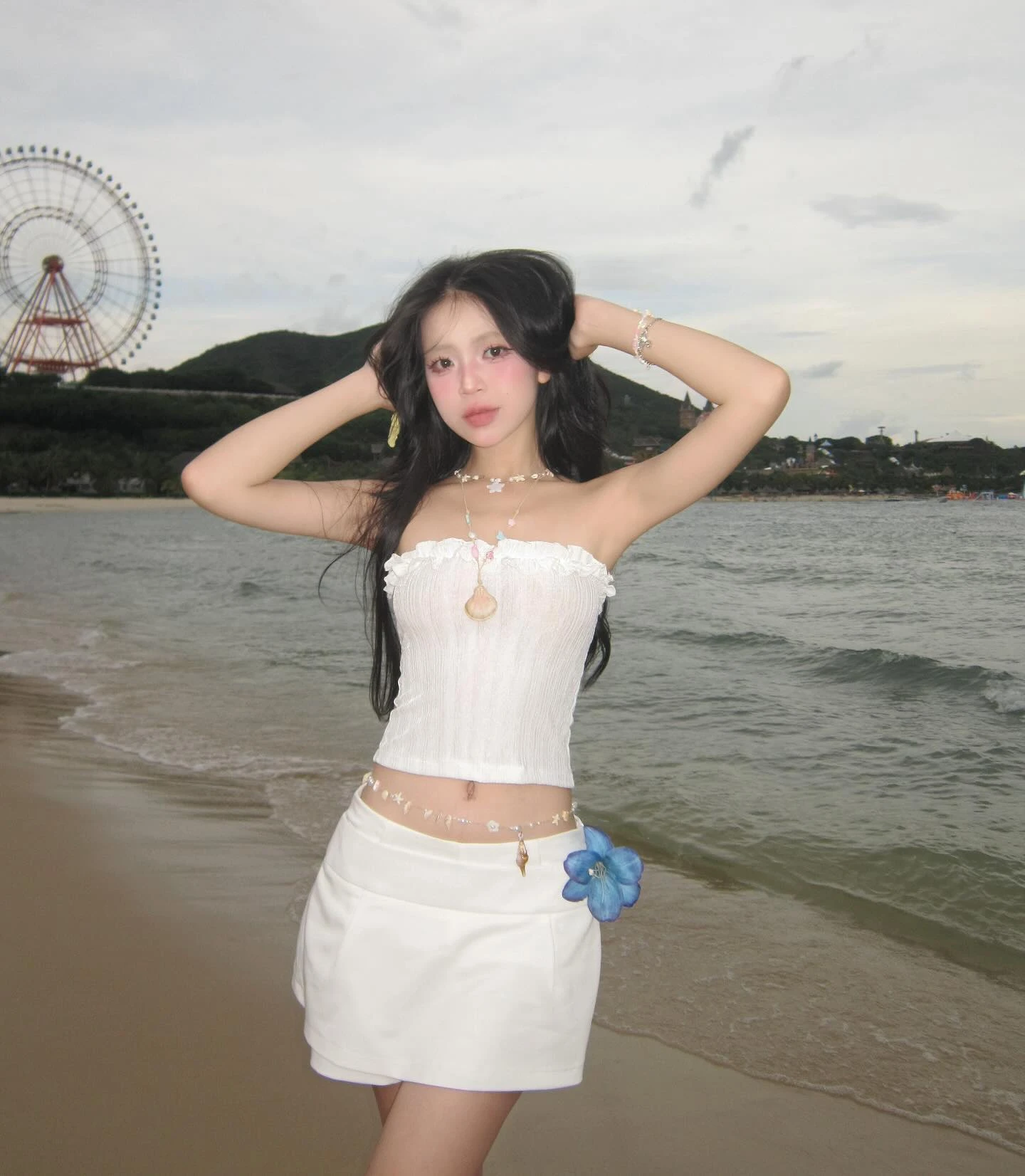 Áo bo chun vừa khoe eo thon, vừa tôn dáng - Hình 1