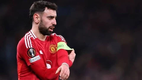 Bruno Fernandes không đáng mặt đội trưởng MU - Hình 1