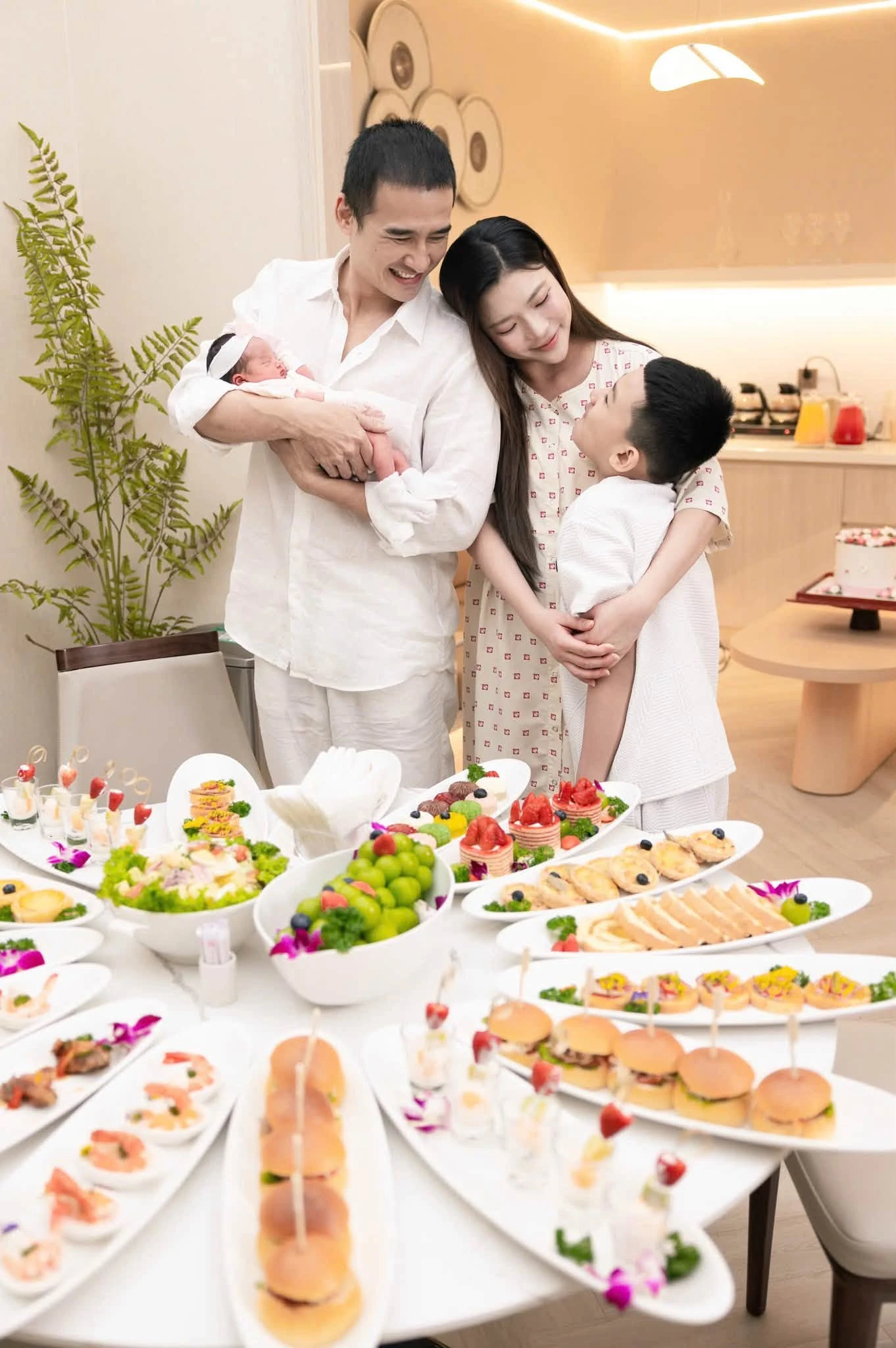 Lương Thế Thành - Thúy Diễm lần đầu hé lộ diện mạo con gái út, dân mạng dự đoán sẽ là cực phẩm nhan sắc - Hình 6