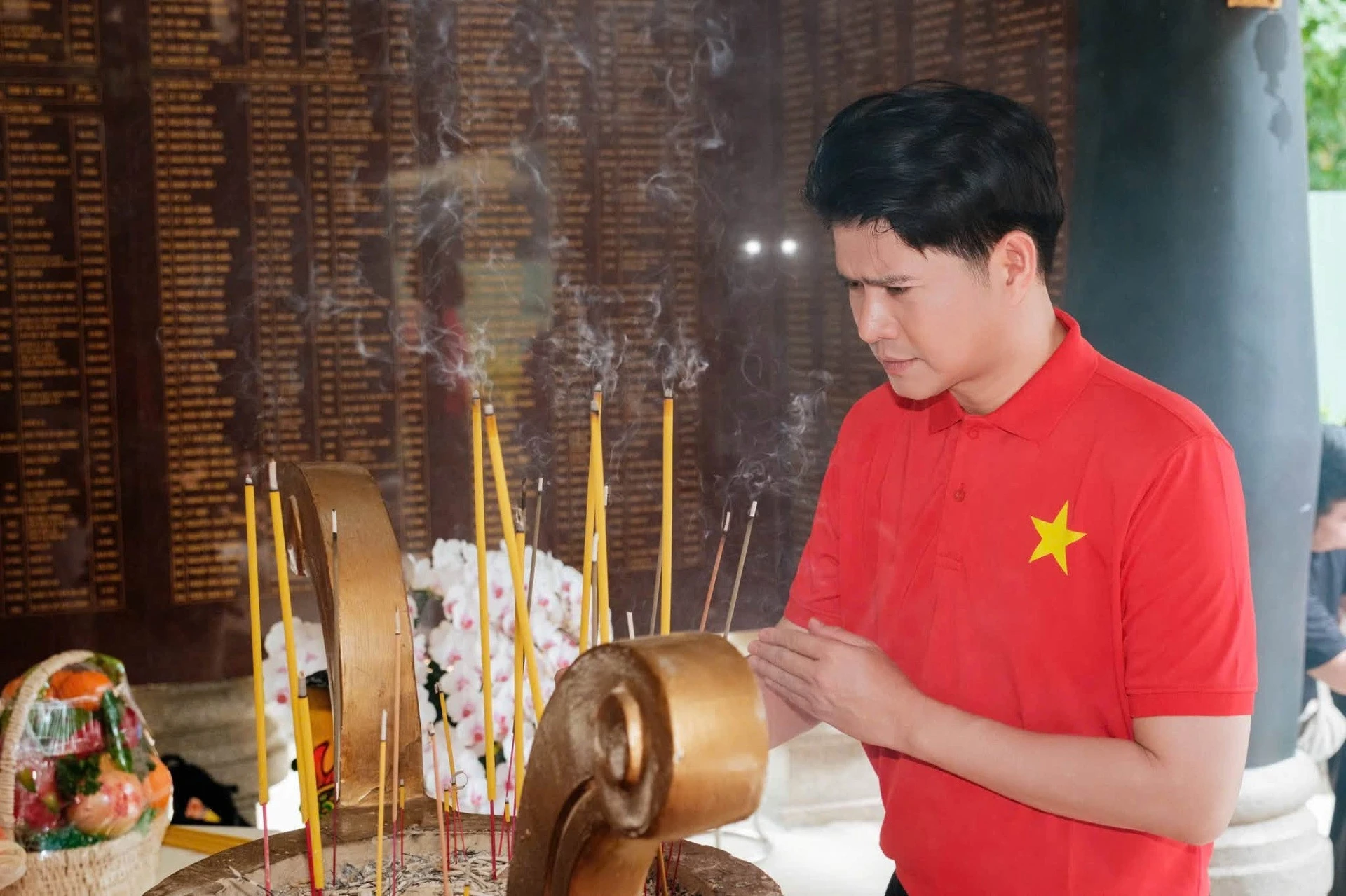 MC Vũ Mạnh Cường trải lòng về buổi dẫn lễ viếng, truy điệu và an táng 731 hài cốt liệt sĩ - Hình 2