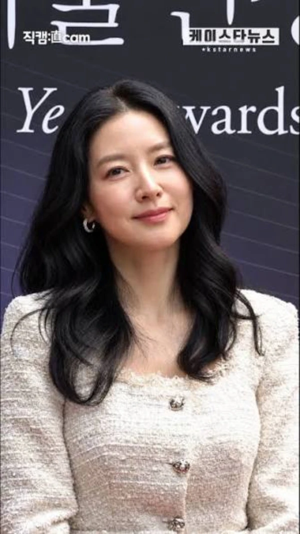 Tận mắt thấy nhan sắc Nàng Dae Jang Geum Lee Young Ae ngoài đời mà ngớ cả người - Hình 1