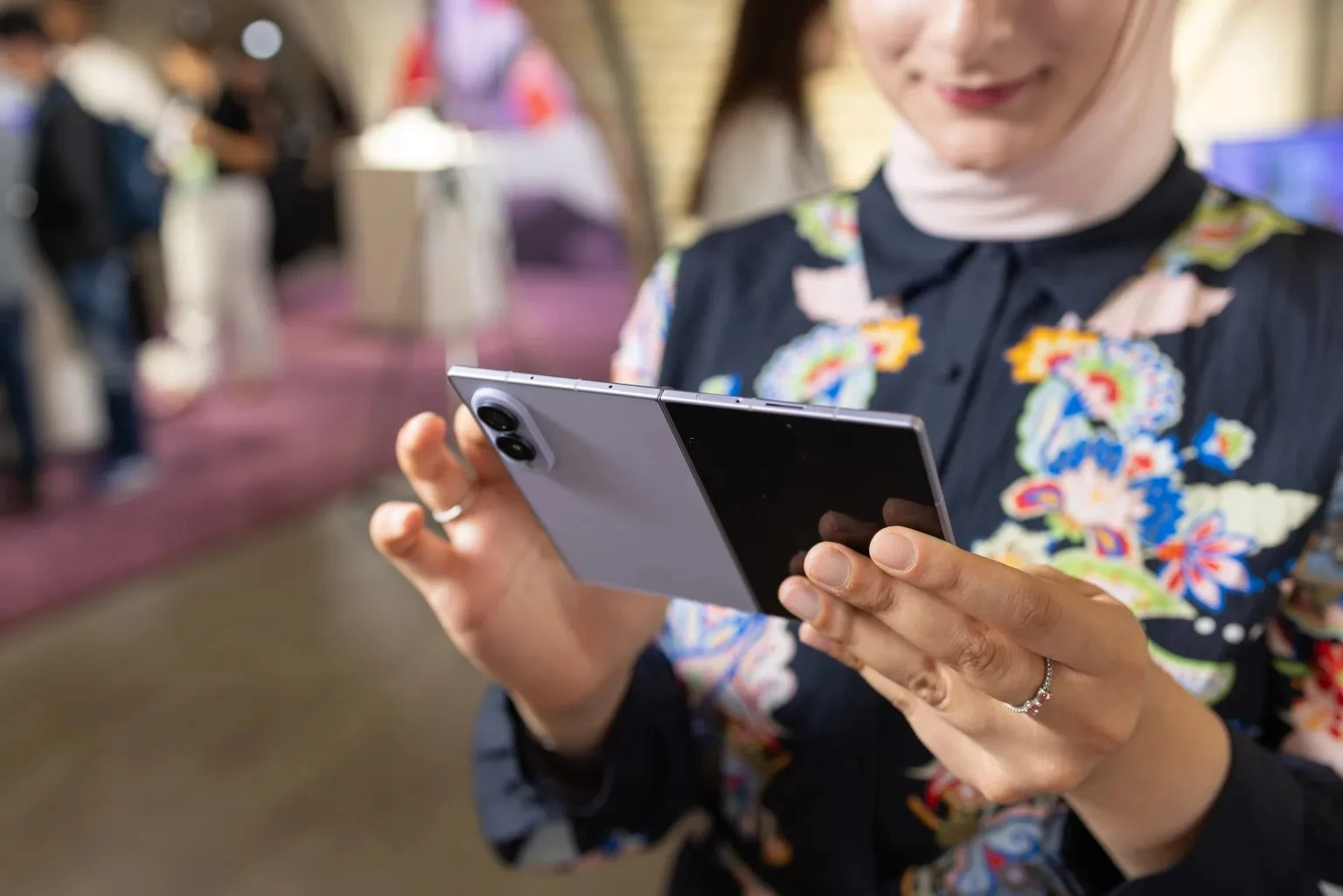 Thị trường smartphone chạm đáy, chỉ hai cái tên thoát hiểm - Hình 1
