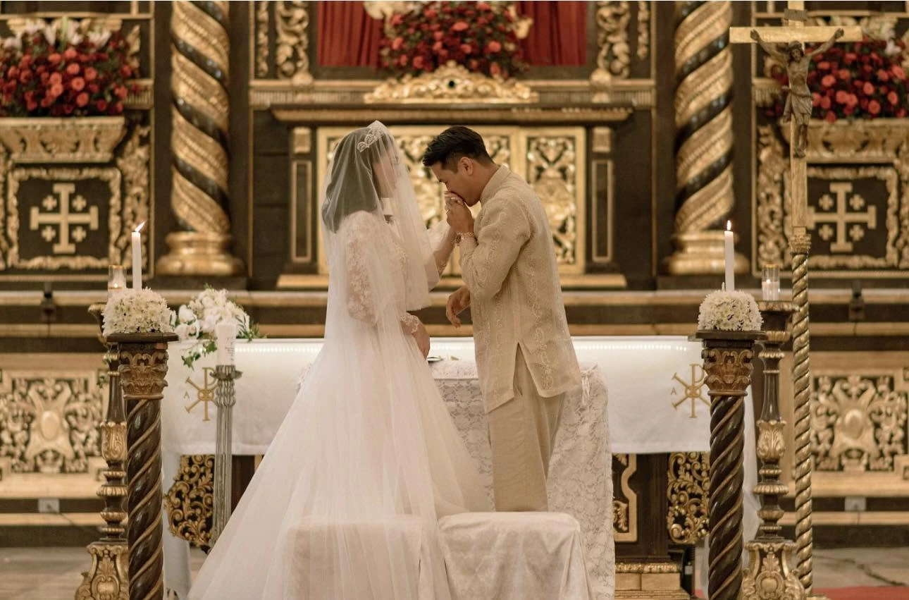 Cô bé bị bạn bè xa lánh vì da quá trắng giờ lớn lên làm dâu gia tộc nghìn tỷ, sống trong dinh thự tại TP.HCM - Hình 4