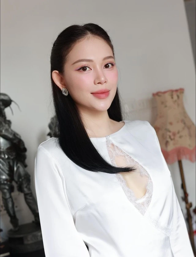 Cô bé bị bạn bè xa lánh vì da quá trắng giờ lớn lên làm dâu gia tộc nghìn tỷ, sống trong dinh thự tại TP.HCM - Hình 2