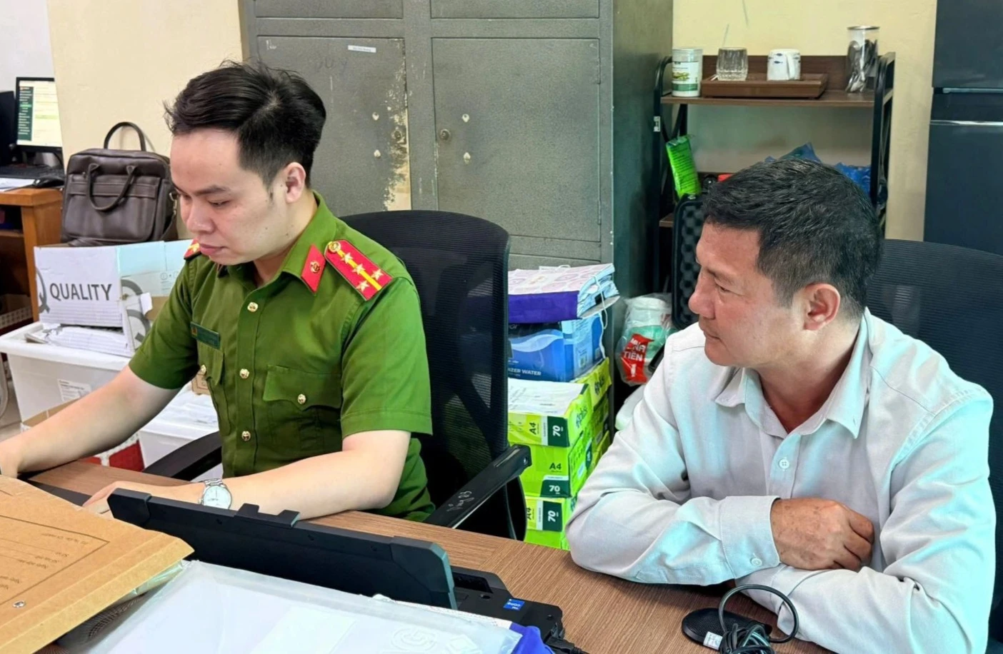 Mua 2 sổ đỏ giả đem thế chấp vay 300 triệu đồng - Hình 1