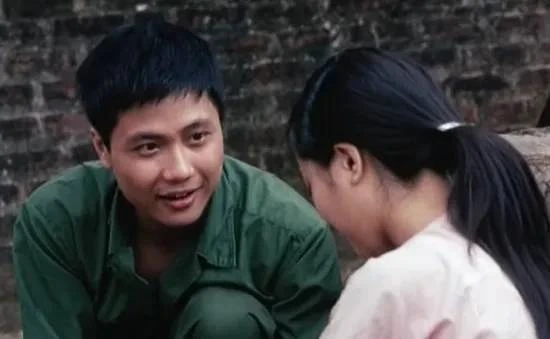 Thủ khoa trường Sân khấu Điện ảnh mất 10 năm để thành sao hạng A: Báo Trung mê mệt nhan sắc, phi công trẻ của Vbiz - Hình 2